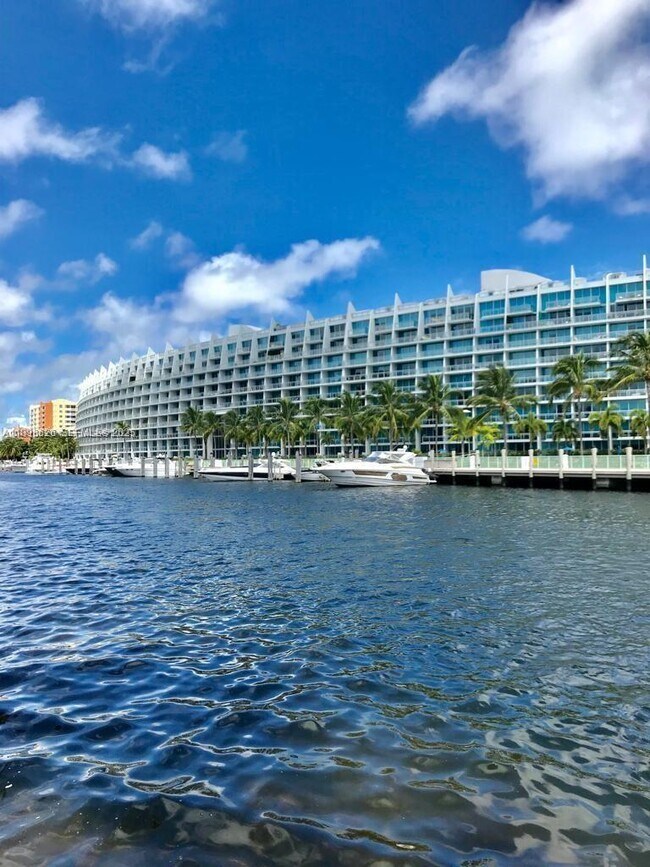 Building Photo - 3135 NE 184th St