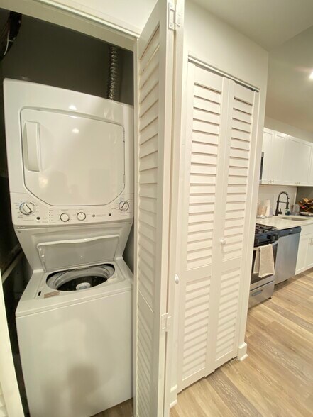 Building Photo - 1314 Orren St NE