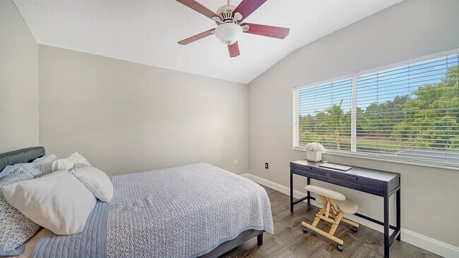 Building Photo - 6122 Blue Runner Ct