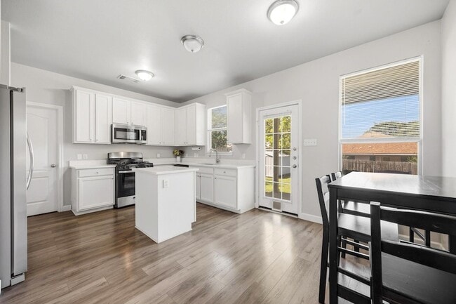 Building Photo - 111 Brazos Ln