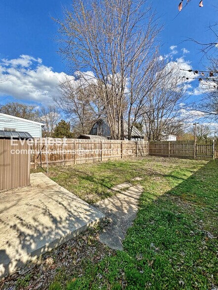 Building Photo - 2214 Joplin Ave