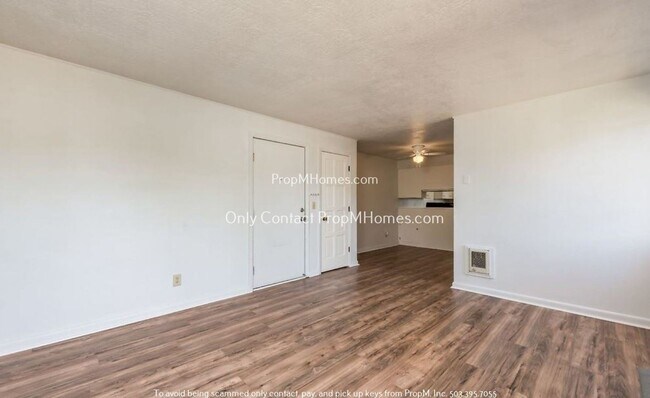Building Photo - Updated Two Bedroom Unit in Salem!
