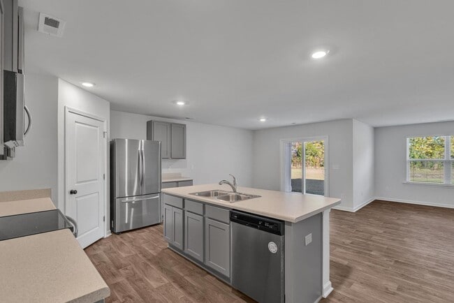 Building Photo - Move in Special- move-One Month Waived Rent with a lease signed by 12/31!!!