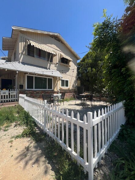 Building Photo - 10354 Oro Vista Ave
