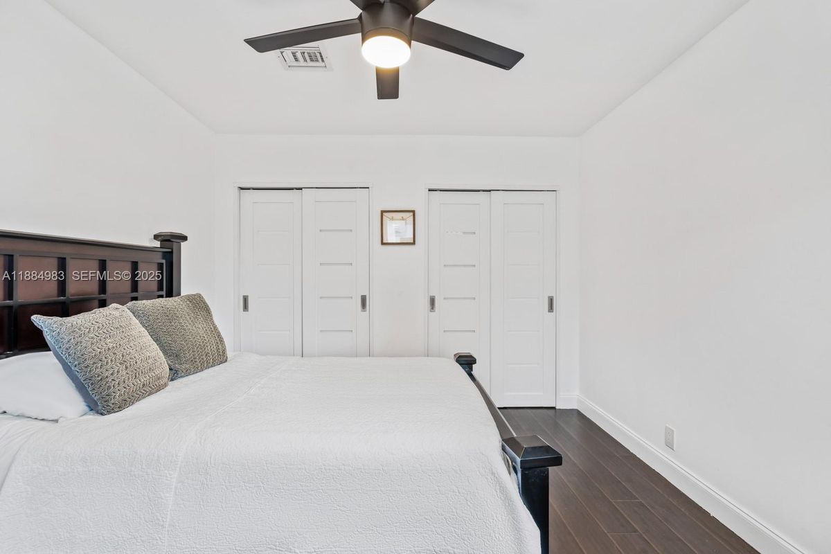 Building Photo - 2830 NE 56th Ct