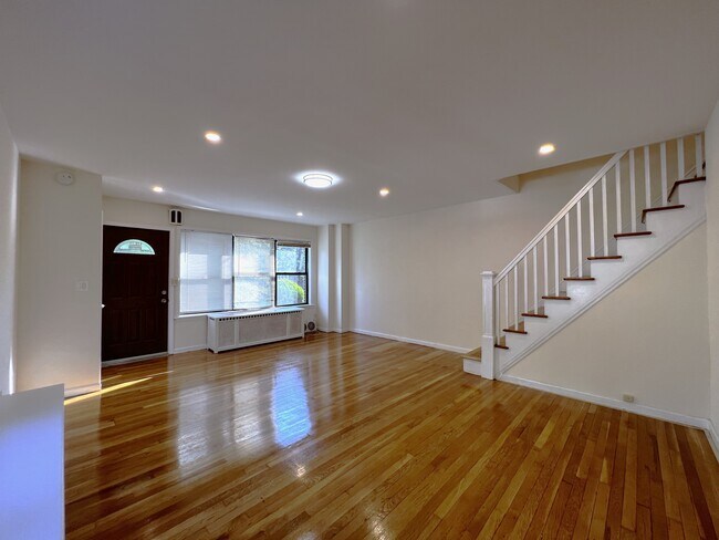 Building Photo - 67-135-135 Dartmouth St