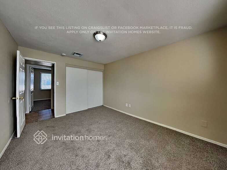 Building Photo - 4102 N 71st Ln