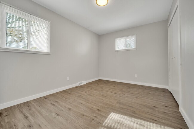 Building Photo - 30030 Vineyard Rd