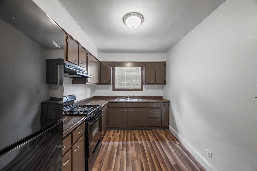 Building Photo - 4840 Blackberry Way