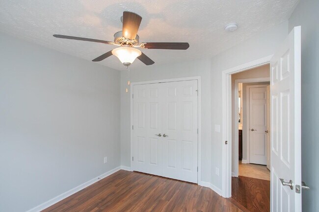 Building Photo - Single-level 2-bed, 2-bath townhome in 55+ community with pool, clubhouse, fitness center and gro...