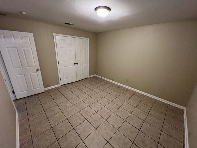 Building Photo - Newly updated!  3 bedroom, 1.5 bath home o...