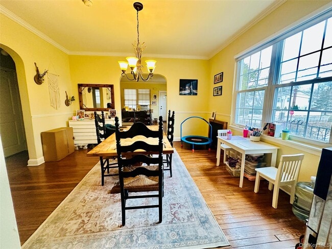 Building Photo - 231 Manorhaven Blvd