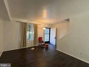 Building Photo - 2404 Bayberry Ct