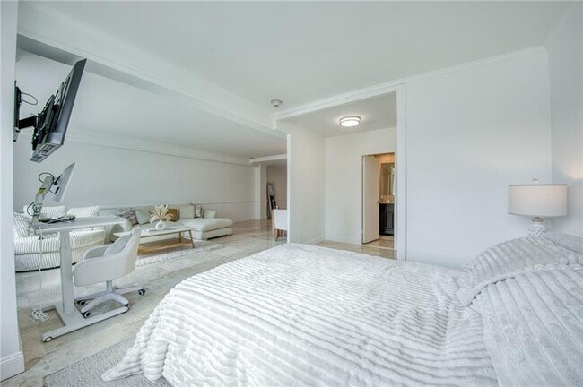 Building Photo - 320 Fort Duquesne Blvd