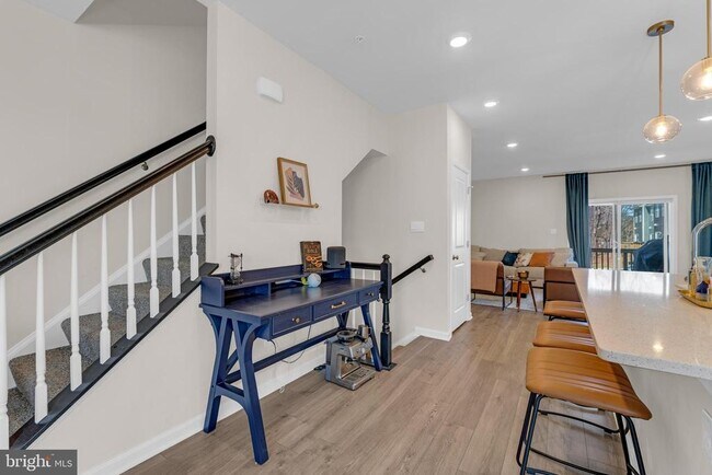 Building Photo - 8805 Mimosa Ave