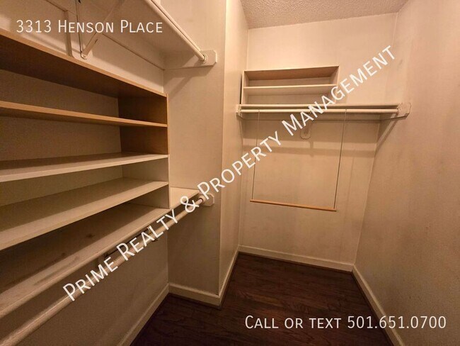 Building Photo - 3313 Henson Pl