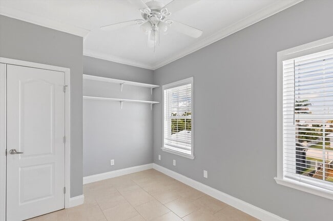 Building Photo - 2 Bedroom, 2.5 Bathroom AVAILABLE FOR 6 Months