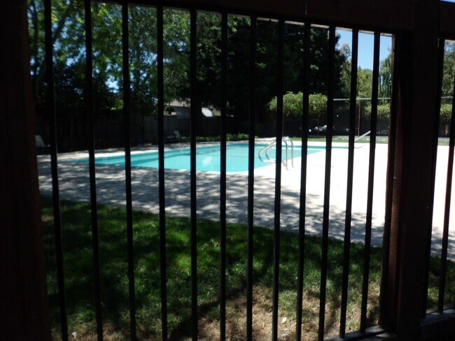 Building Photo - Now leasing beautiful one bedroom home!
