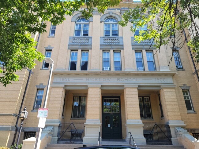 Building Photo - 350 W Fourth St