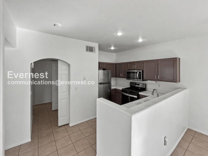 Building Photo - 5922 W Vegas Dr