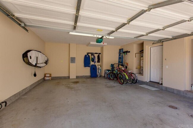 Building Photo - Vibrant 3 Bedroom Townhome in Bressi Ranch
