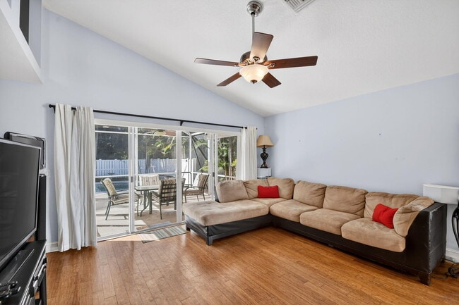 Building Photo - 2725 Pointe Cir