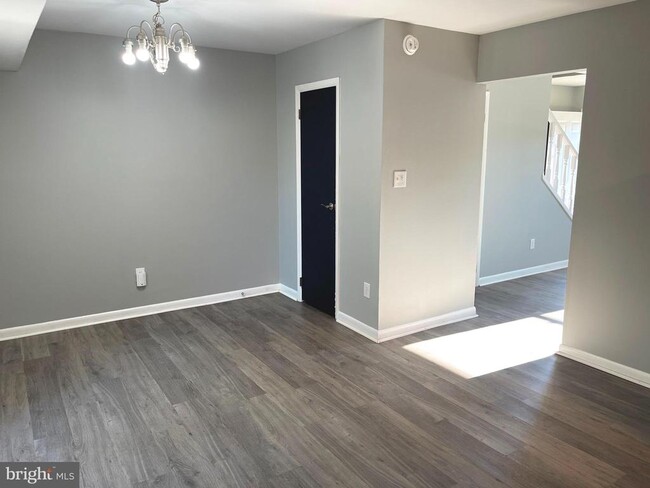 Building Photo - 5241 Daffodil Dr