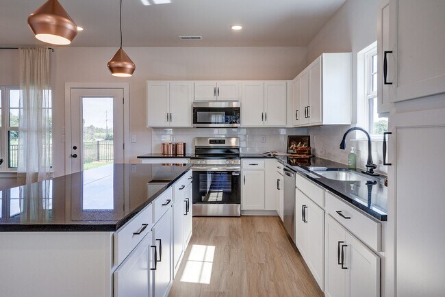 Building Photo - 4196 Oak St