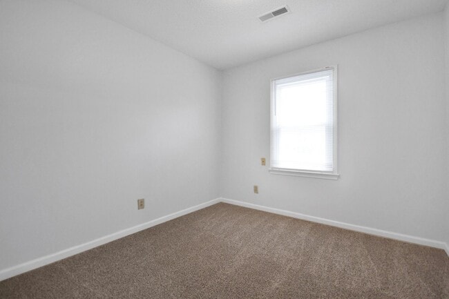 Building Photo - Pet Friendly Five Bedroom!