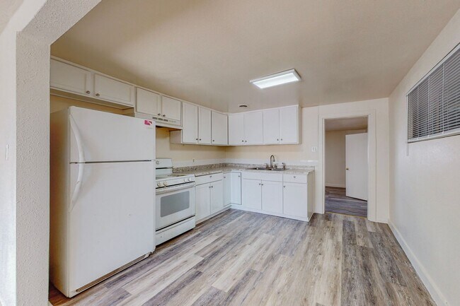 Building Photo - 721 Santa Fe Ave SW