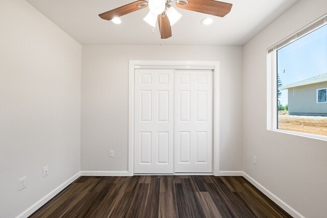 Building Photo - Paradise-Newer construction, 2 bed 2 bath +Bonus room, Garage, fenced yard, RV parking