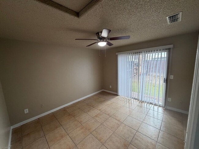 Building Photo - Apply today