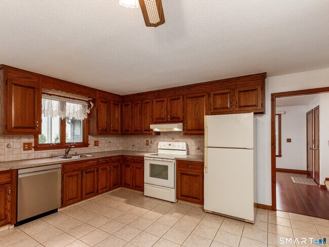 Building Photo - 115 Brandegee Ln