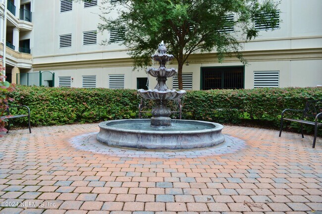 Building Photo - 1661 Riverside Ave