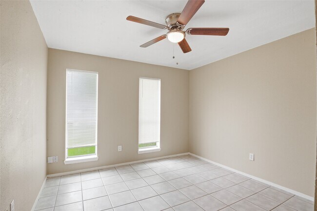 Building Photo - 6122 S Greenpark Dr