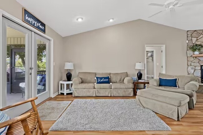 Building Photo - 270 Silver Lake N