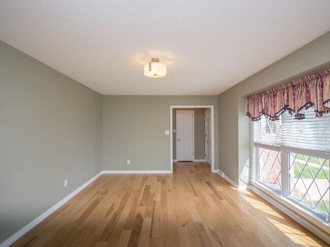 Building Photo - Beautiful Home in Athens City near Buc-ees!