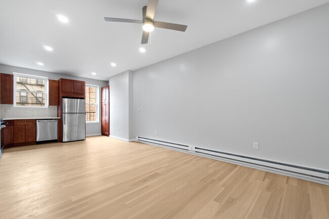 Building Photo - 916 Willow Ave
