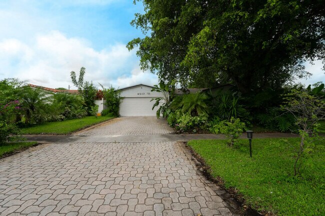 Building Photo - 4017 Monroe St