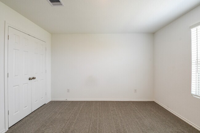 Building Photo - 11072 N Lake Mist Ln