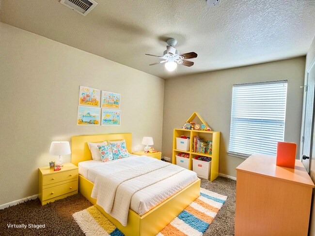 Building Photo - Large 3/2.5 ~ Conveniently located to JBSA Lackland and JBSA Kelly Field Annex ~ Move in Ready!