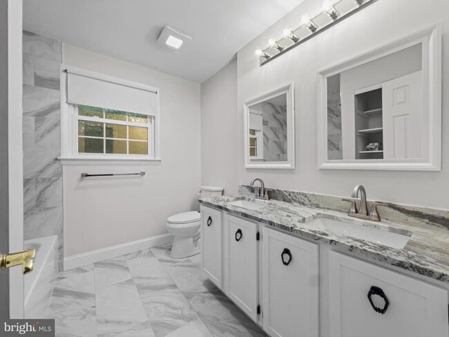 Building Photo - 10034 Chatelaine Cir
