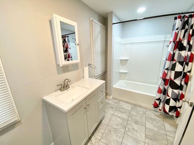 Building Photo - 89 Pitkin St