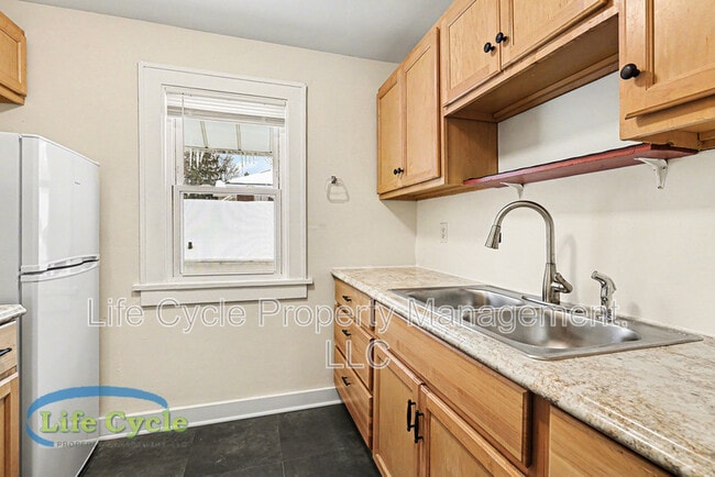 Building Photo - 507 Eastern Ave NE