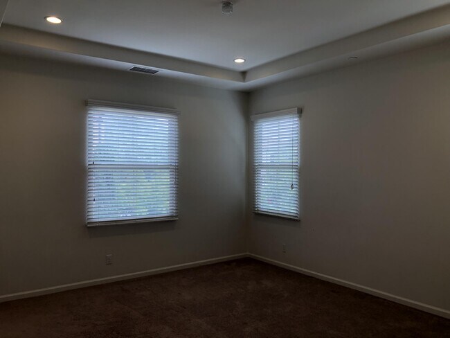 Building Photo - 65 Fairymoss
