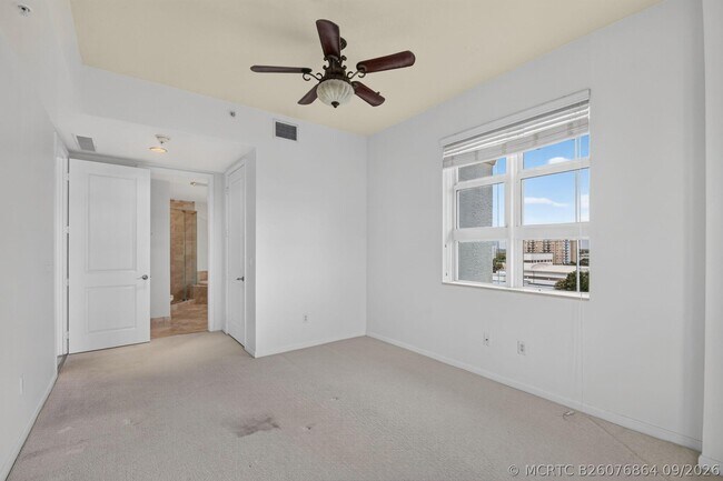 Building Photo - 403 S Sapodilla Ave