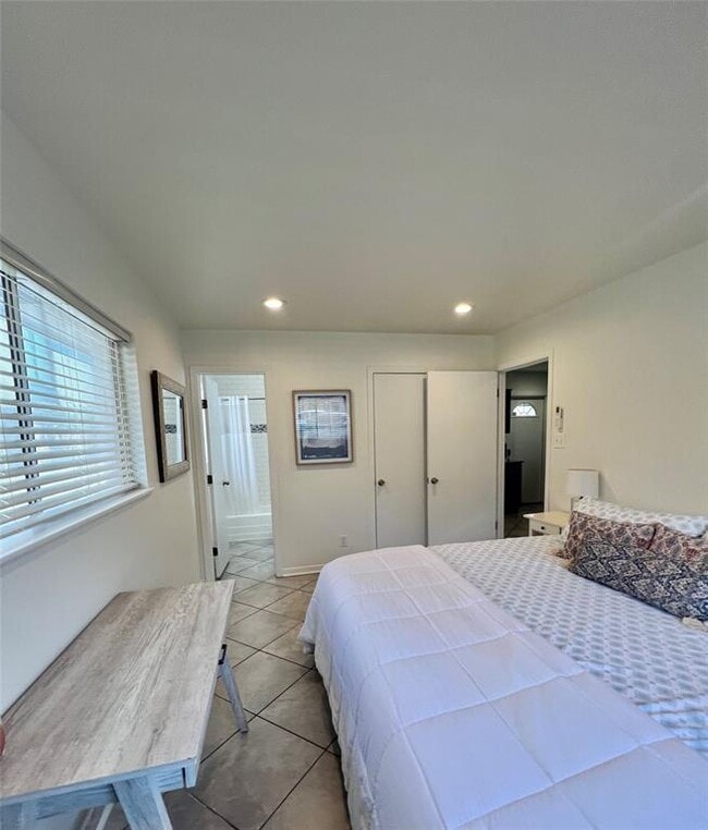 Building Photo - 1715 Bluebonnet Ln