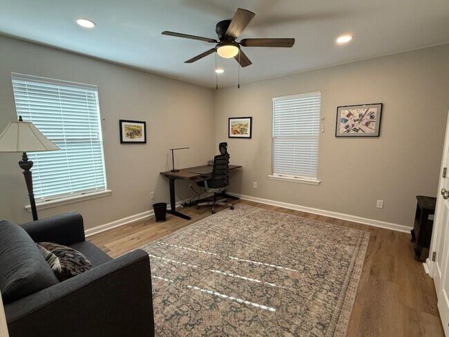 Building Photo - 2011 Bayswater Rd