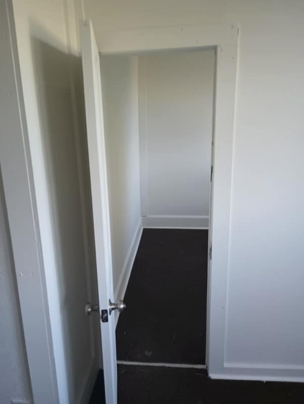 Building Photo - 1319 W Kilgore Ave