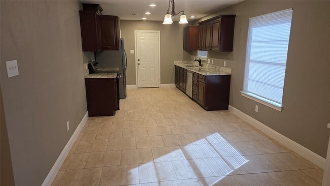 Building Photo - 3210 Bishopton St